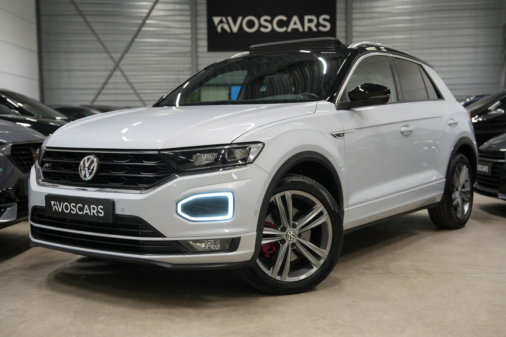 Volkswagen T-Roc 2.0 TSI 4Motion 190PK 3x R-Line * Pano - Trekhaak - Virtual - Camera - Keyless - Blind Spot - ACC * 51894214-0.jpg | VosCars