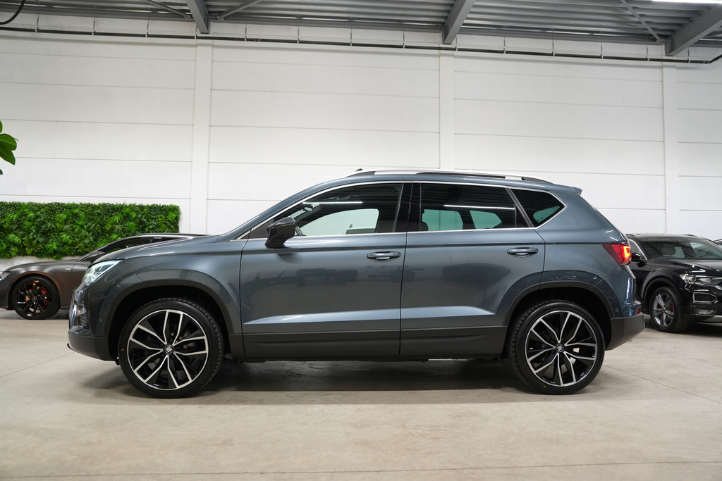 SEAT Ateca 1.5 TSI Xcellence DSG * Pano - Trekhaak - 19" - Keyless - Camera - Beats - ACC - App * 52458926-2.jpg | VosCars