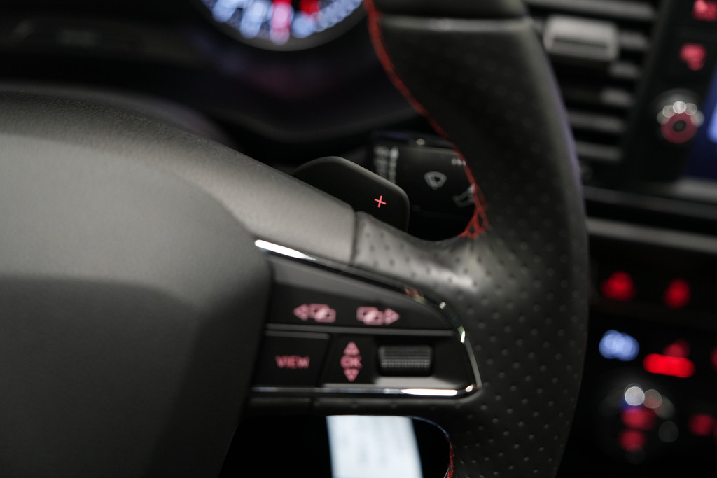 SEAT Leon 1.5 TSI FR DSG * Pano - LED - 18" - Beats - App - DAB - Stoelverwarming * 56899998-33.jpg | VosCars