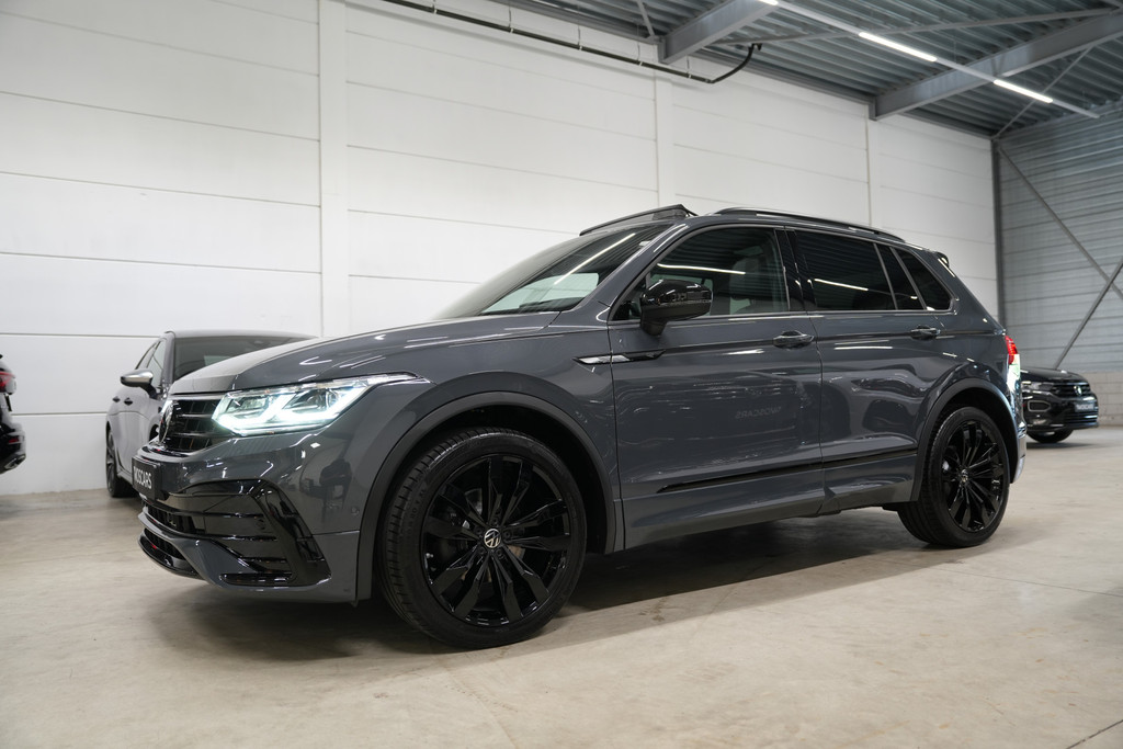 Volkswagen Tiguan 1.5 TSI R-Line * Pano - Trekhaak - Camera - Black Style - ACC - Blind Spot - 20" - IQ Light - Head Up * 56930706-2.jpg | VosCars